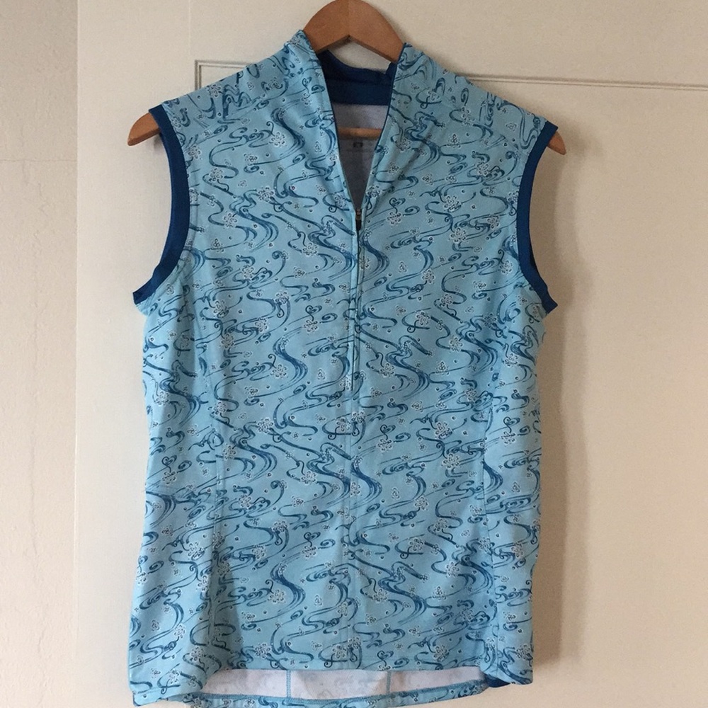 Sleeveless women’s cycling shirt